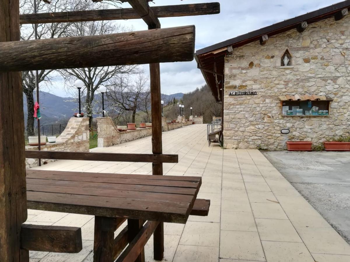 Agriturismo Le Cascine Castel di Tora Dış mekan fotoğraf